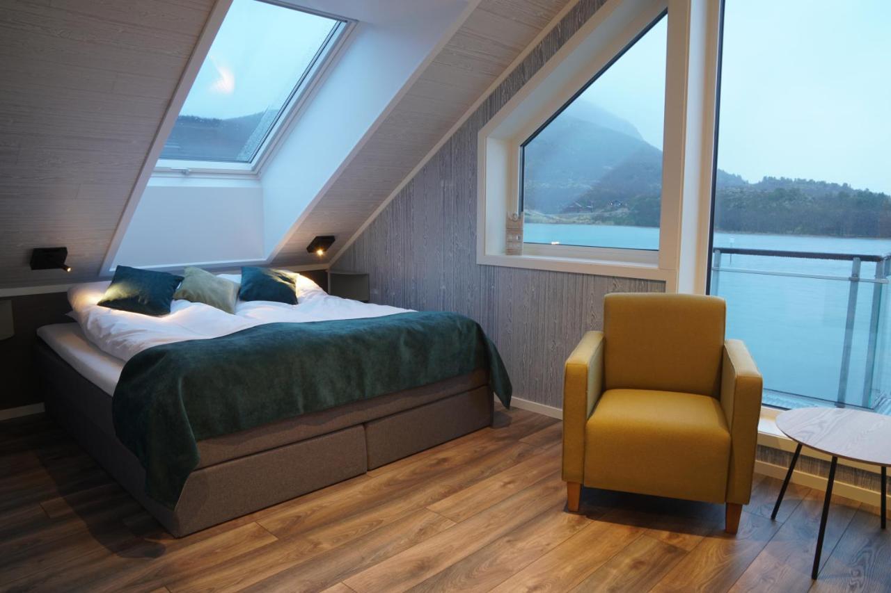 Senja Fjordhotell And Apartments Stonglandseidet Kültér fotó
